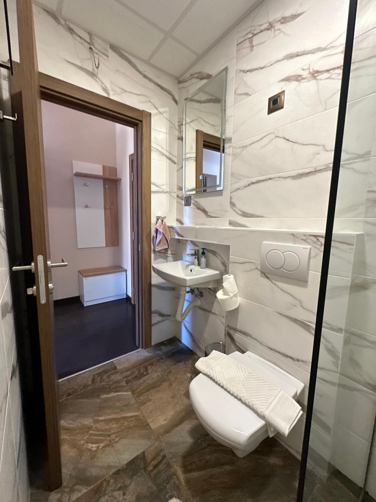 Agape Villa Apartments Novi Sad Bagian luar foto